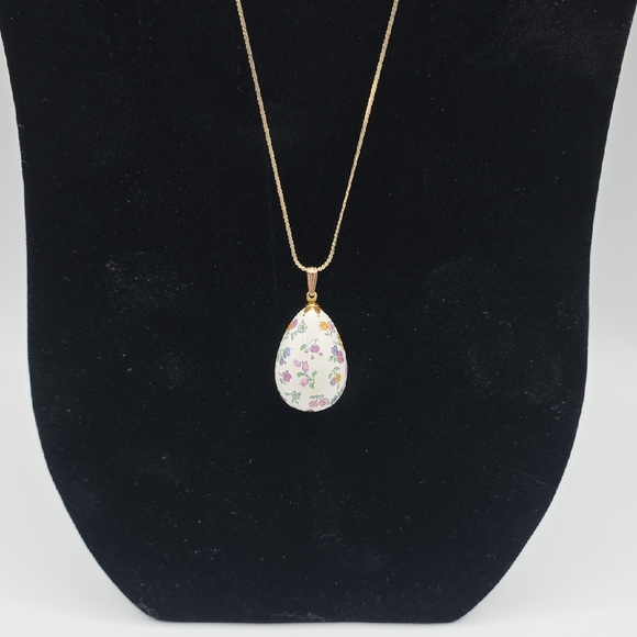 Jewelry - Vintage Franklin Mint THE FLOWERS OF SPRING Enamel Easter Egg Necklace